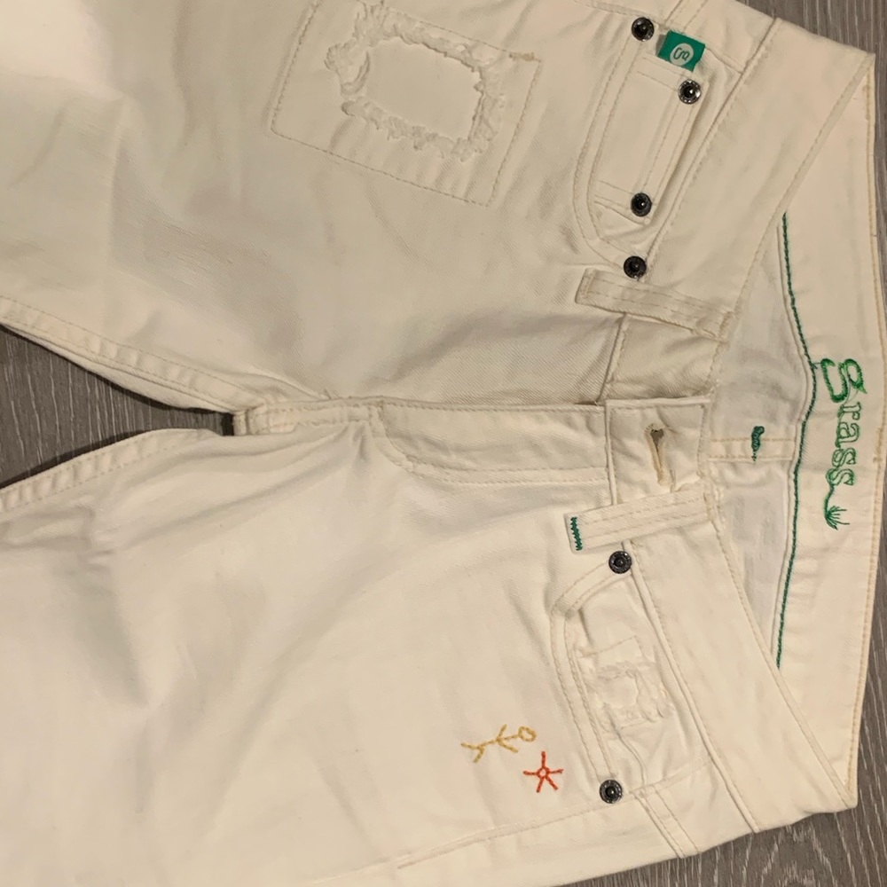 White grass jeans with cute embroidery ʚϊɞ